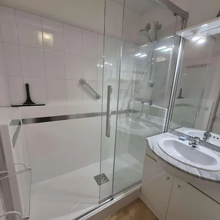 Confortable A Avec Balcon Et Parking - Fr-1-236-177 *